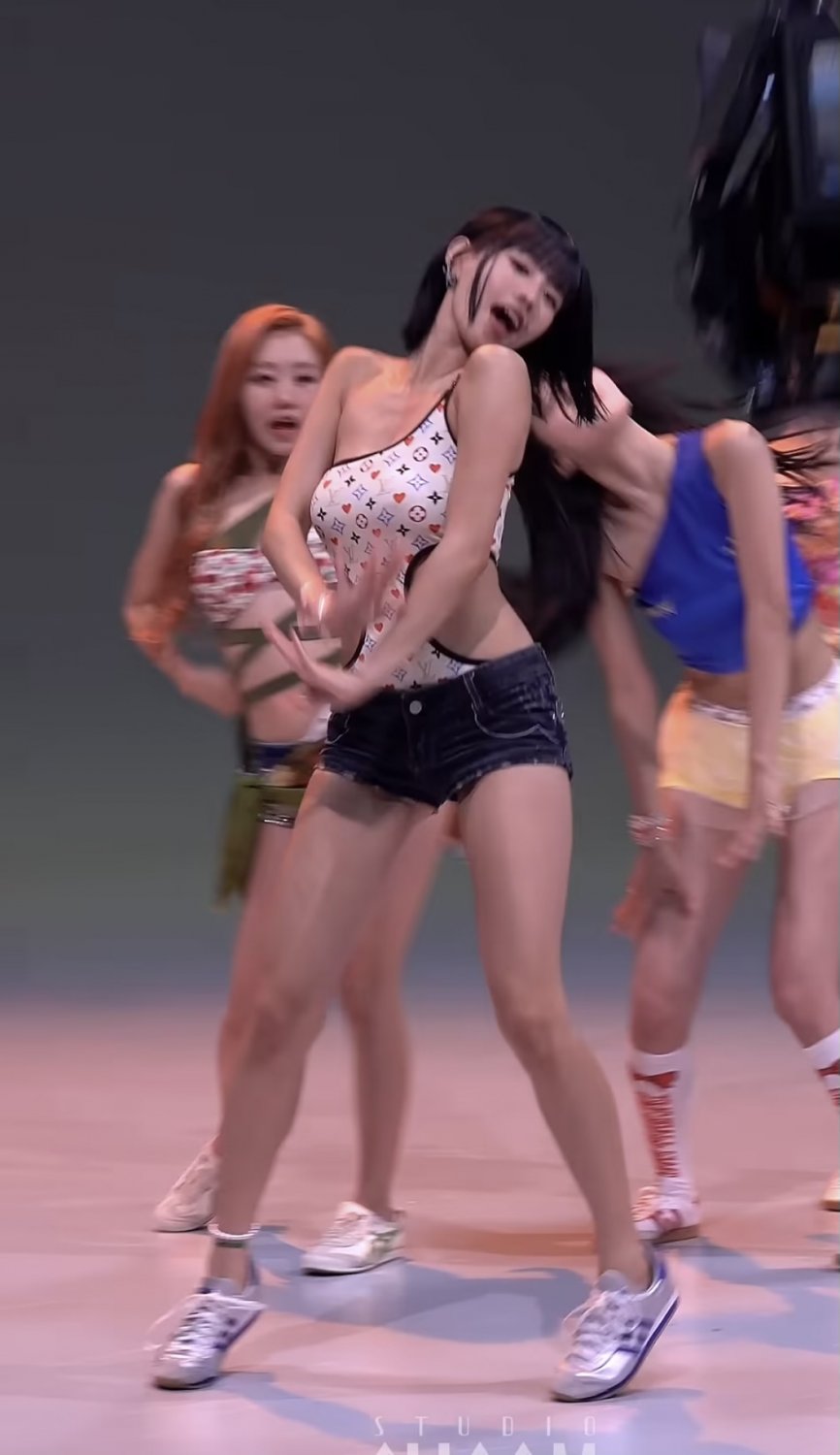 za7mdTzN Kiss of Life Natty Handjob Tribute 02.jpg